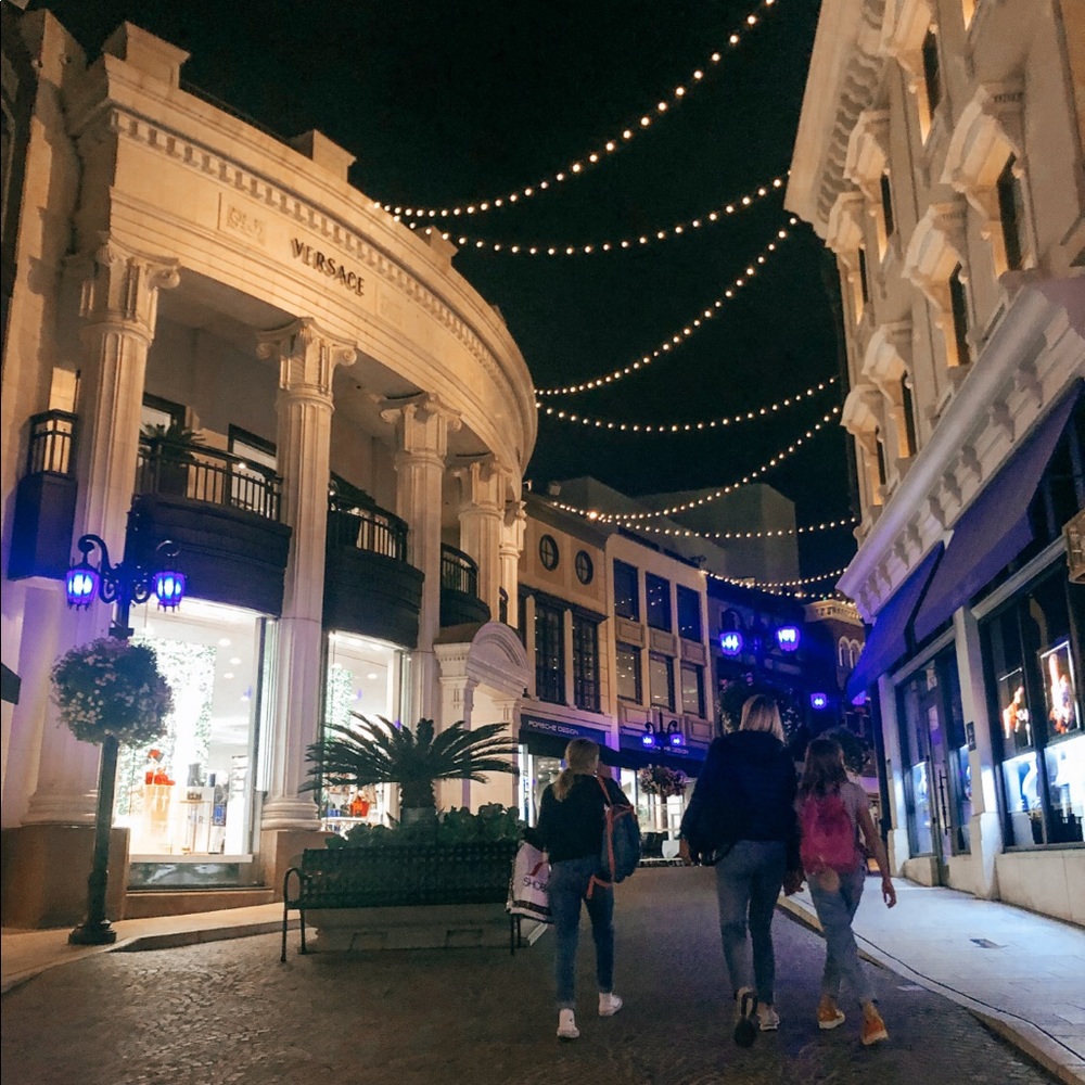 Meet your Posher, Eva